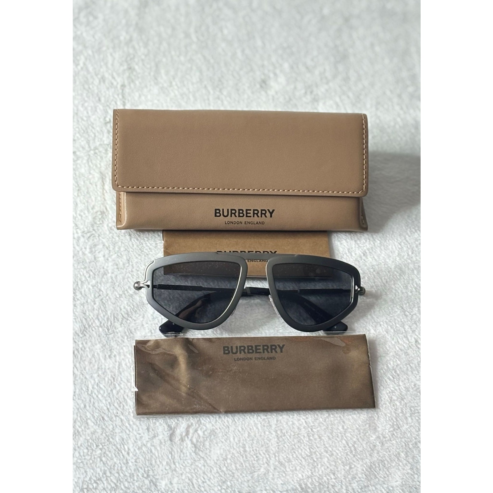 Brand New Burberry Sunglasses  B3150136087 Size 56191403n